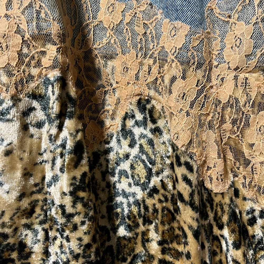 Gorgeous Skirt **Much detailed with many fabrics!!**A MUST HAVE!!!! - Picture 4 of 4